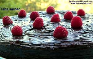 
tarta Sacher Con Mermelada De Mango.
