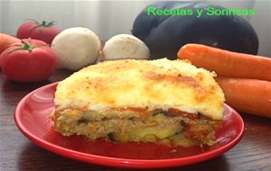 Mousakas De Berenjena, Carne , Bechamel Y Tomate
