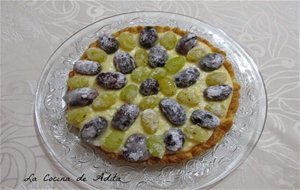 Tarta De Crema De Vainilla Con Uvas Nevadas
